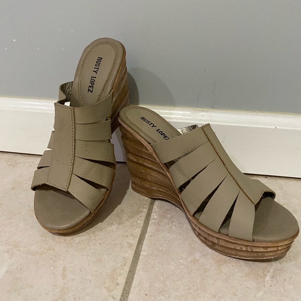 Wedge - Picture 2 of 3
